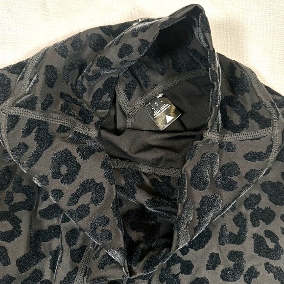 BALANCE ATHLETICA Kingdom Velvet Lux Panther Black Animal Print Leggings Small - Picture 3 of 5